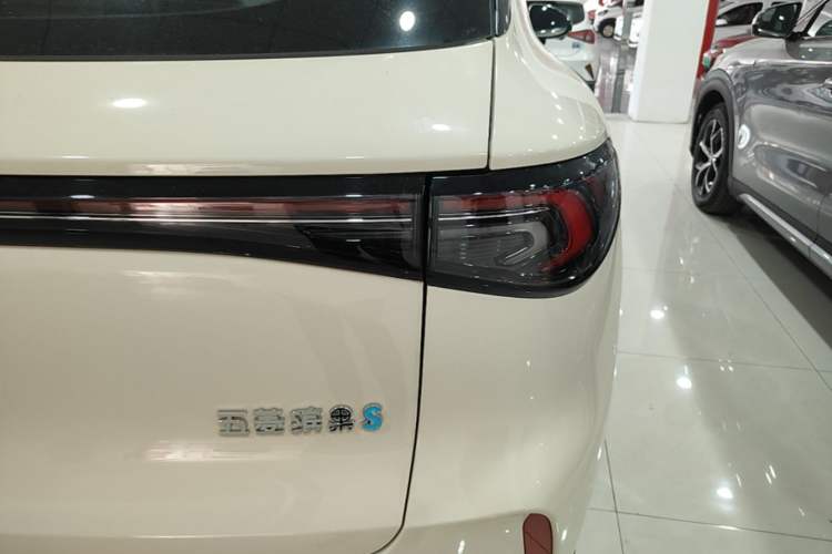 Used Wuling Bingo S 2025 Model 430km Flagship Edition Right Rear Taillight
