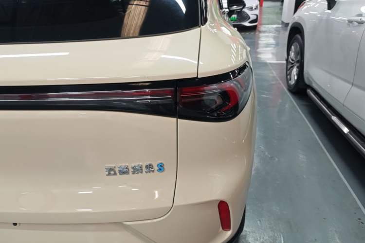 Used Wuling Bingo S 2025 Model 325km Deluxe Edition Right Rear Taillight