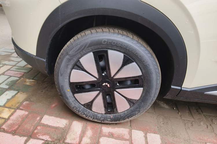 Used Wuling Bingo S 2025 Model 325km Deluxe Edition Right Rear Wheel Hub