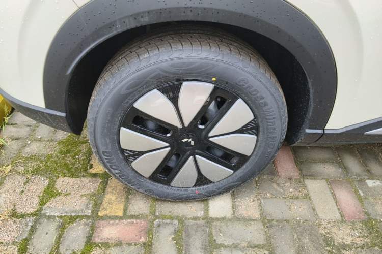 Used Wuling Bingo S 2025 Model 325km Deluxe Edition Right Rear Wheel Hub