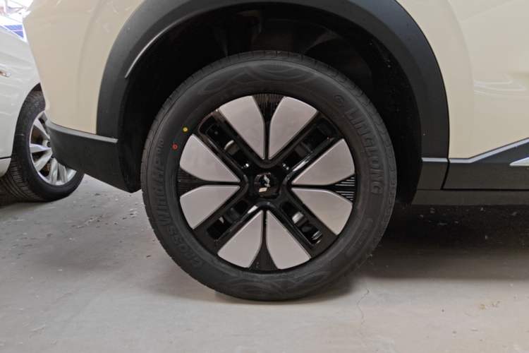 Used Wuling Bingo S 2025 Model 325km Deluxe Edition Right Rear Wheel Hub