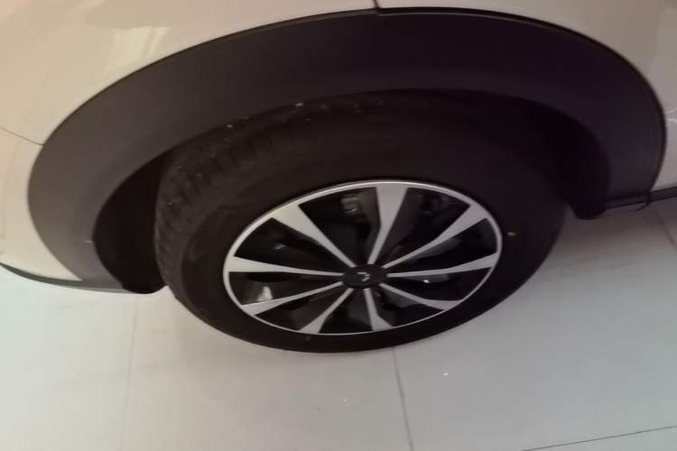 Used Wuling Bingo S 2025 Model 325km Deluxe Edition Right Rear Wheel Hub