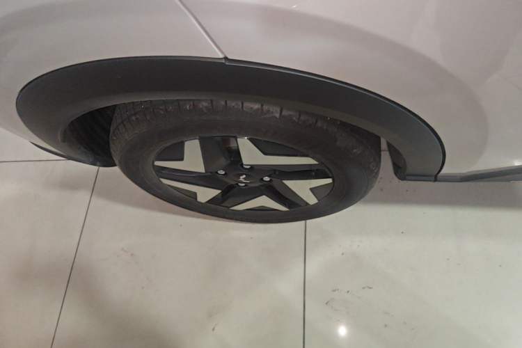 Used Wuling Bingo S 2025 Model 430km Flagship Edition Right Rear Wheel Hub
