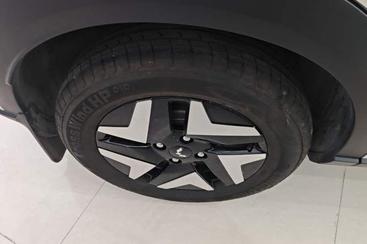 Used Wuling Bingo S 2025 Model 325km Flagship Edition Right Rear Wheel Hub