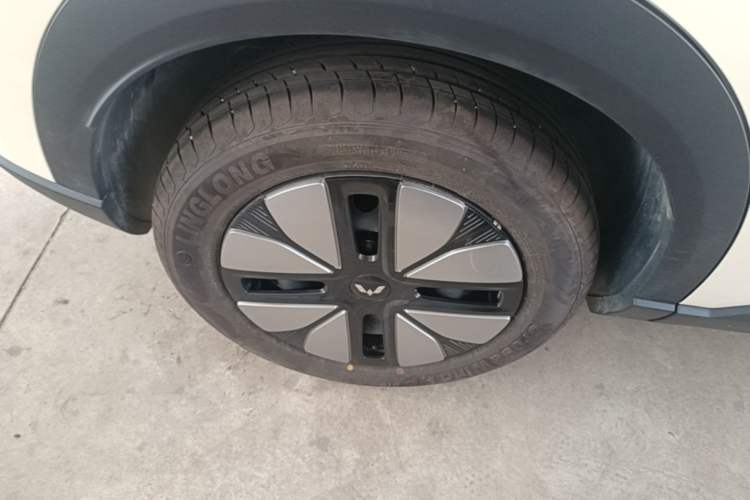Used Wuling Bingo S 2025 Model 325km Deluxe Edition Right Rear Wheel Hub