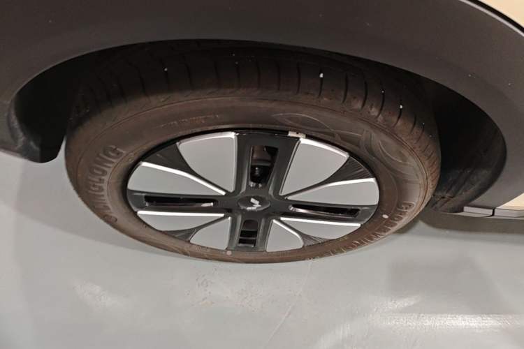 Used Wuling Bingo S 2025 Model 325km Deluxe Edition Right Rear Wheel Hub