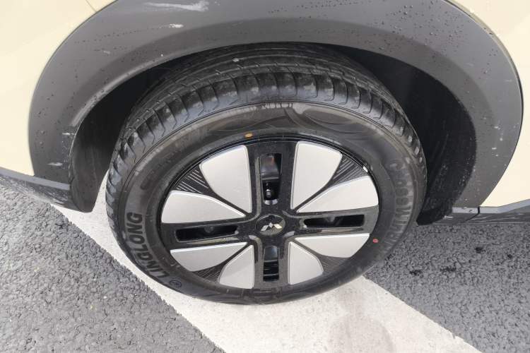 Used Wuling Bingo S 2025 Model 325km Deluxe Edition Right Rear Wheel Hub