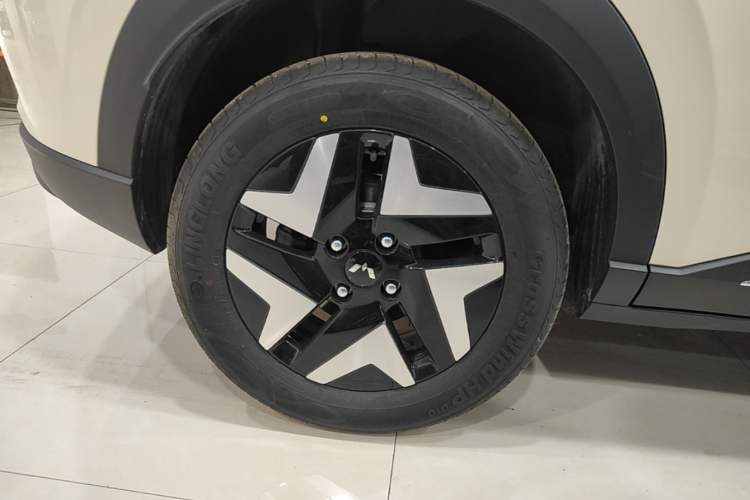 Used Wuling Bingo S 2025 Model 430km Flagship Edition Right Rear Wheel Hub