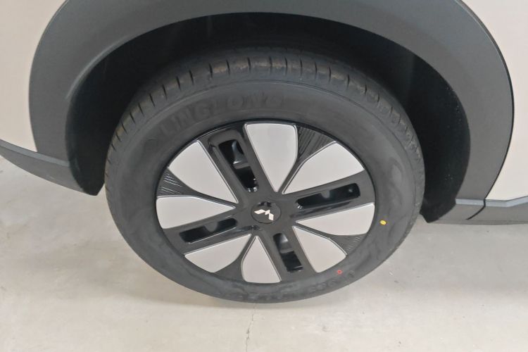 Used Wuling Bingo S 2025 Model 325km Deluxe Edition Right Rear Wheel Hub