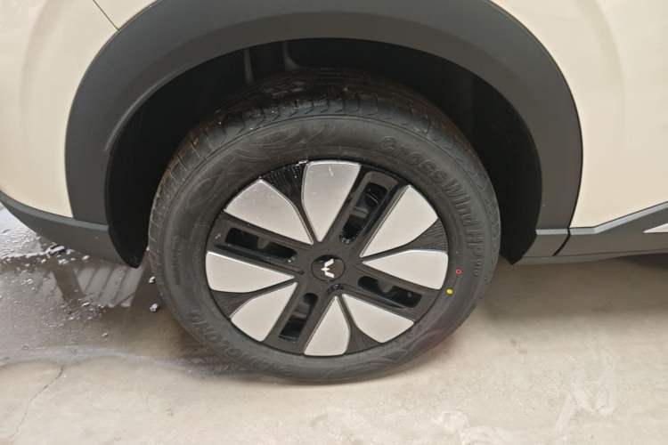 Used Wuling Bingo S 2025 Model 325km Deluxe Edition Right Rear Wheel Hub