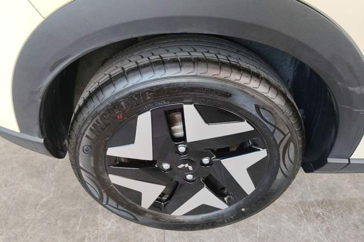 Used Wuling Bingo S 2025 Model 325km Flagship Edition Right Rear Wheel Hub