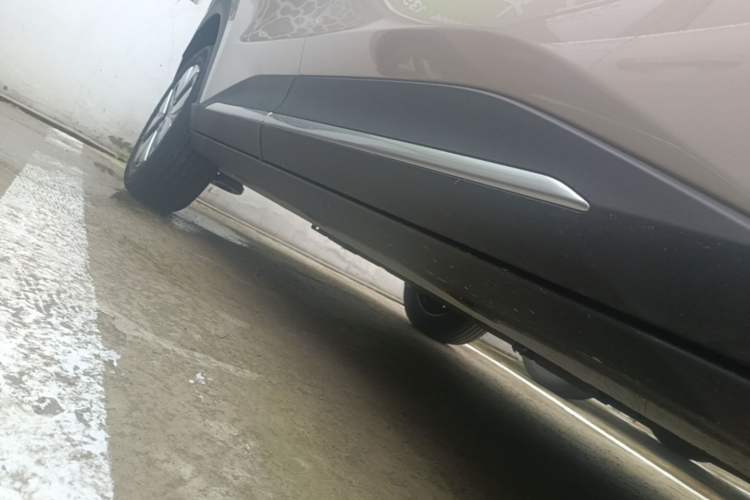 Used Wuling Bingo S 2025 Model 325km Deluxe Edition Right Side Sill