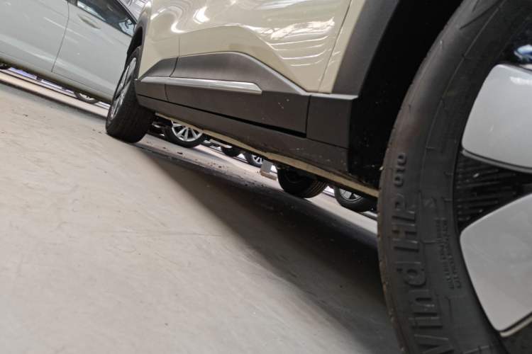 Used Wuling Bingo S 2025 Model 325km Deluxe Edition Right Side Sill