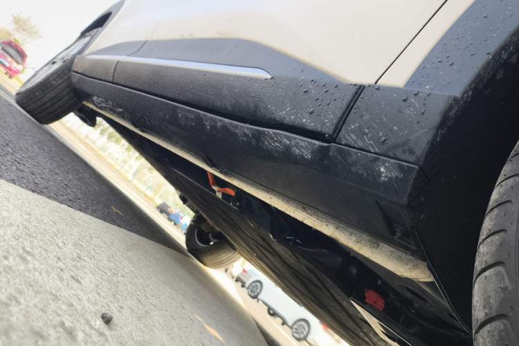 Used Wuling Bingo S 2025 Model 325km Deluxe Edition Right Side Sill