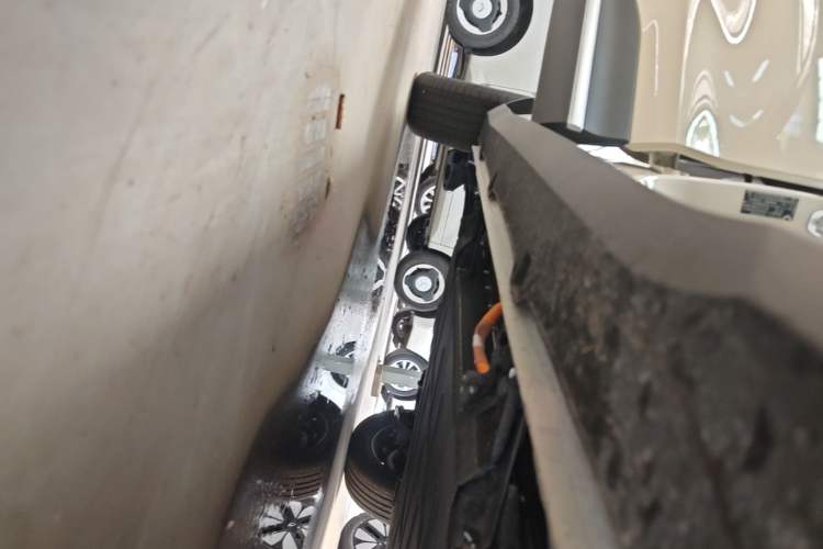 Used Wuling Bingo S 2025 Model 325km Deluxe Edition Right Side Sill