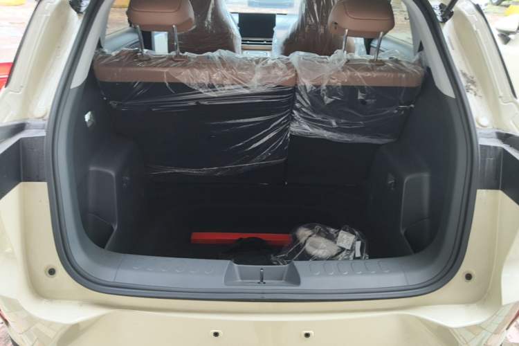 Used Wuling Bingo S 2025 Model 325km Deluxe Edition Trunk