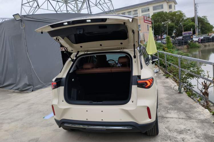 Used Wuling Bingo S 2025 Model 325km Flagship Edition Trunk