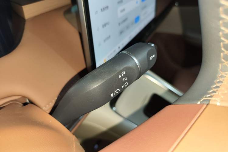 Used Wuling Bingo S 2025 Model 325km Deluxe Edition Gear Lever