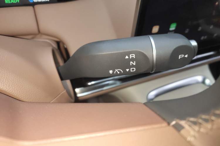Used Wuling Bingo S 2025 Model 430km Flagship Edition Gear Lever