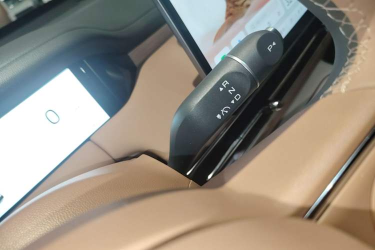 Used Wuling Bingo S 2025 Model 325km Deluxe Edition Gear Lever