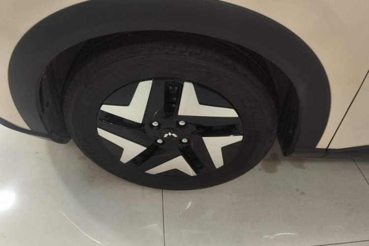 Used Wuling Bingo S 2025 Model 430km Flagship Edition Left Front Wheel Hub