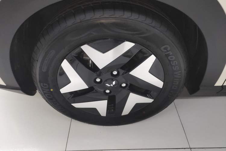 Used Wuling Bingo S 2025 Model 430km Flagship Edition Left Front Wheel Hub