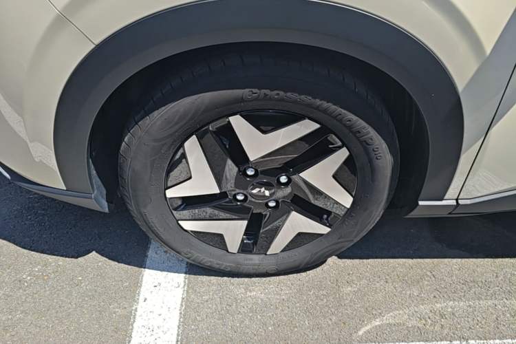 Used Wuling Bingo S 2025 Model 430km Flagship Edition Left Front Wheel Hub
