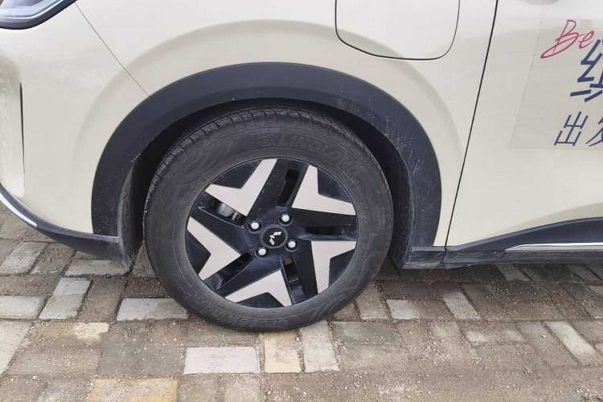 Used Wuling Bingo S 2025 Model 430km Flagship Edition Left Front Wheel Hub