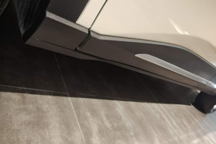 Used Wuling Bingo S 2025 Model 325km Deluxe Edition Left Side Sill