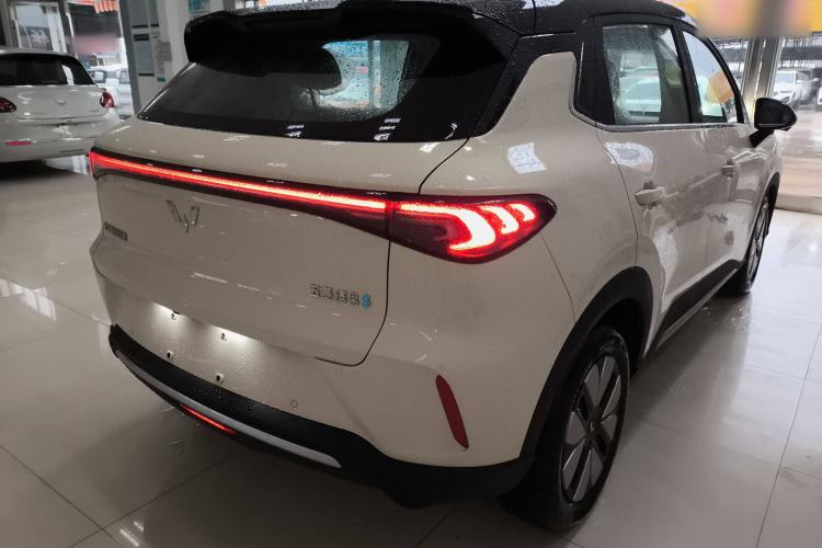 Used Wuling Bingo S 2025 Model 325km Deluxe Edition Rear Right 45 Deg