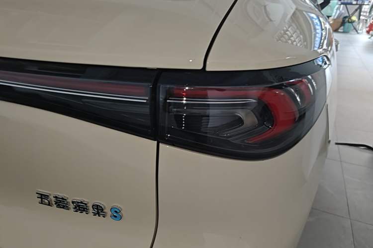 Used Wuling Bingo S 2025 Model 325km Deluxe Edition Right Rear Taillight