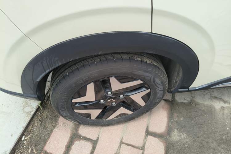 Used Wuling Bingo S 2025 Model 430km Flagship Edition Right Rear Wheel Hub