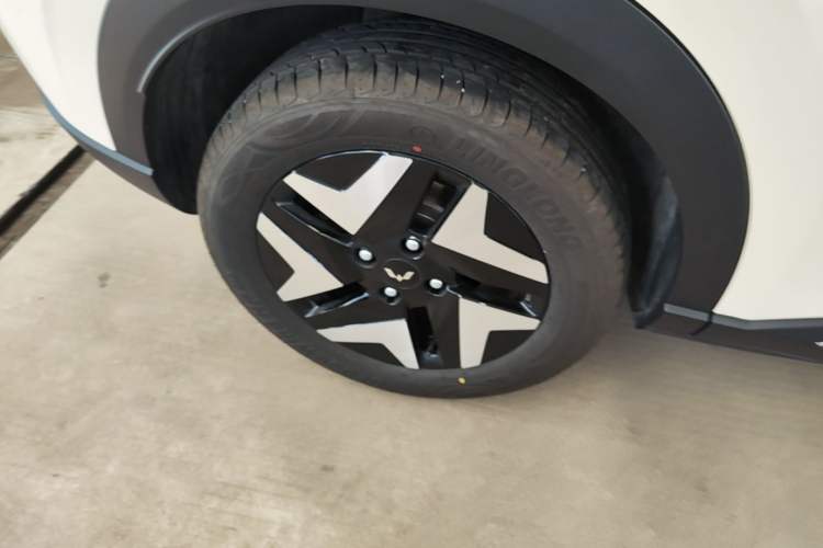 Used Wuling Bingo S 2025 Model 430km Flagship Edition Right Rear Wheel Hub