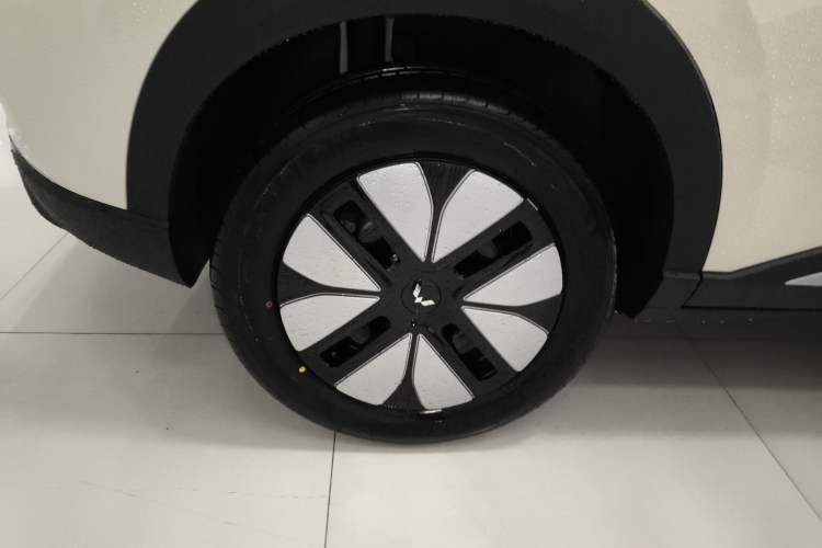 Used Wuling Bingo S 2025 Model 325km Deluxe Edition Right Rear Wheel Hub