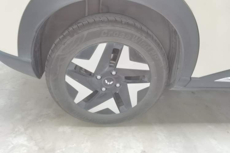 Used Wuling Bingo S 2025 Model 430km Flagship Edition Right Rear Wheel Hub