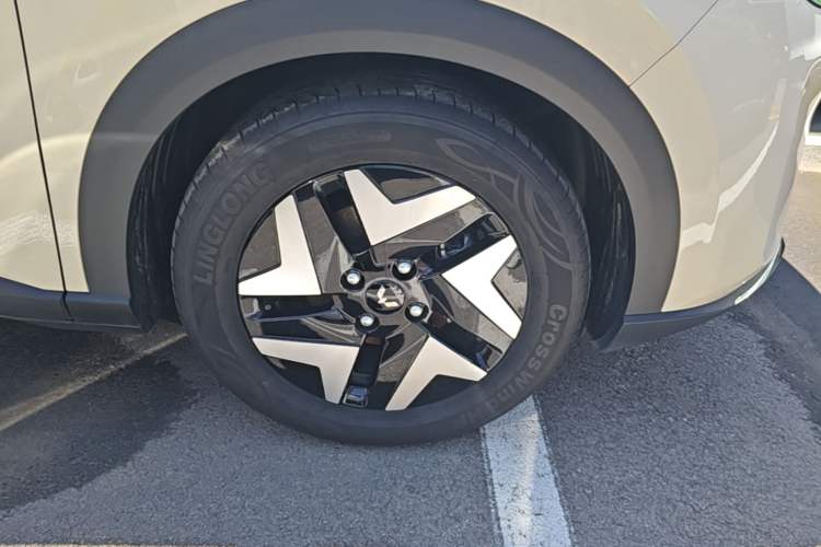 Used Wuling Bingo S 2025 Model 430km Flagship Edition Right Rear Wheel Hub