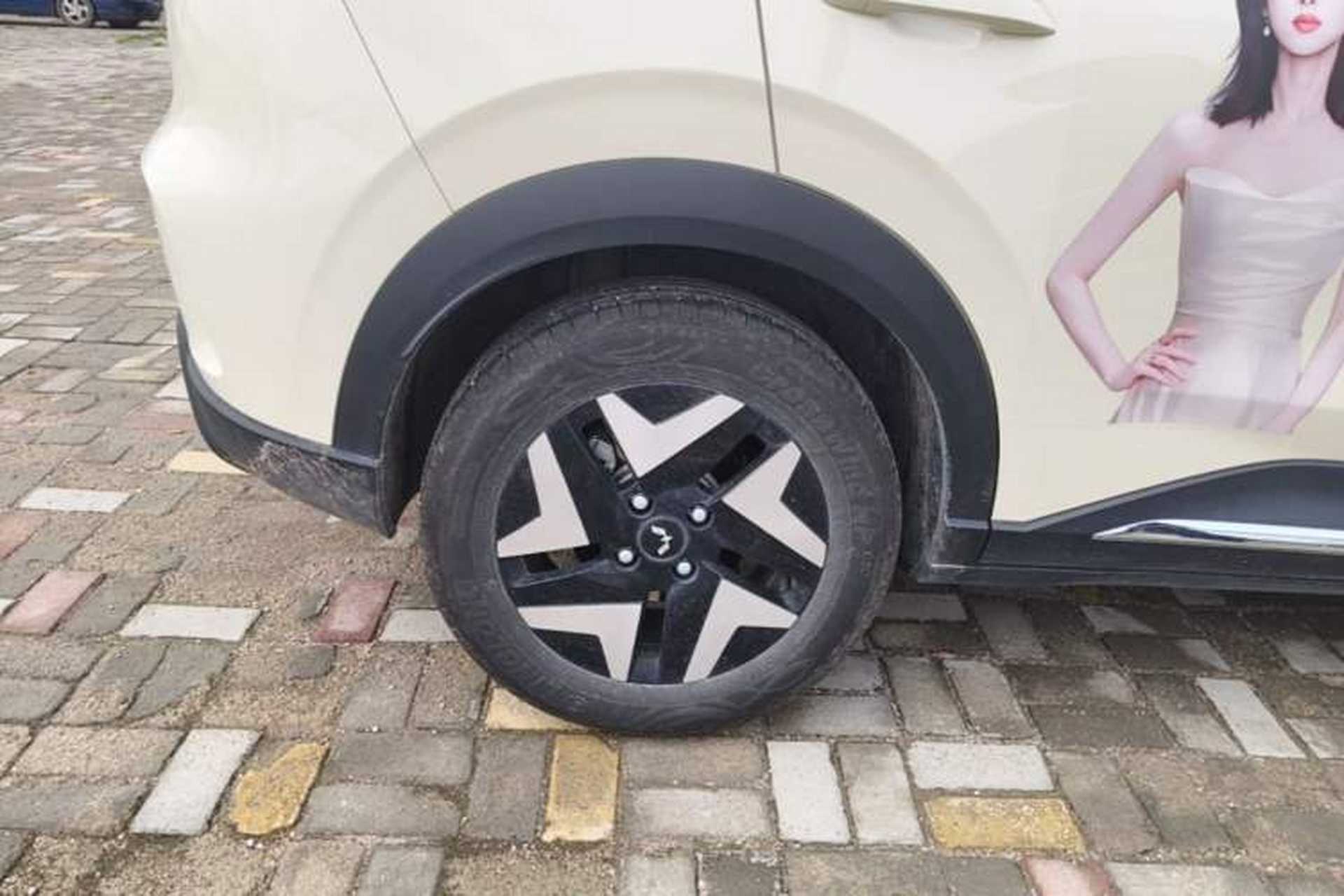 Used Wuling Bingo S 2025 Model 430km Flagship Edition Right Rear Wheel Hub