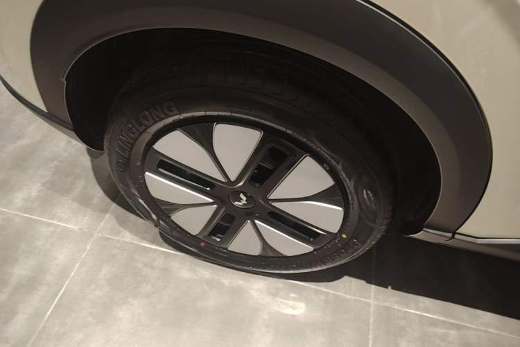 Used Wuling Bingo S 2025 Model 325km Deluxe Edition Right Rear Wheel Hub