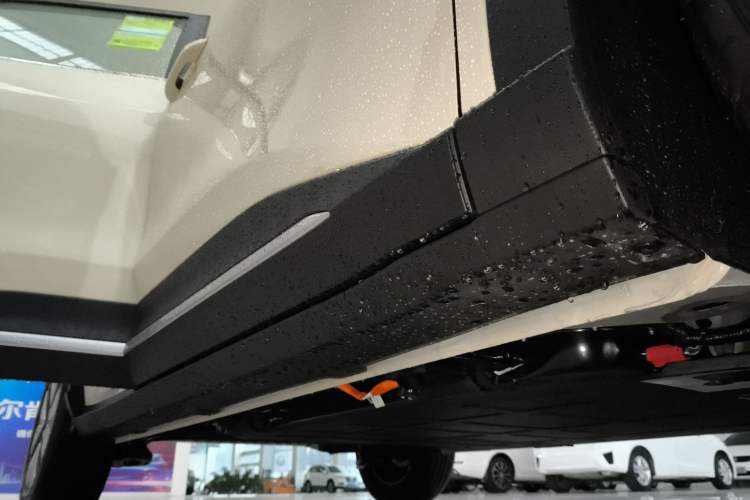 Used Wuling Bingo S 2025 Model 325km Deluxe Edition Right Side Sill