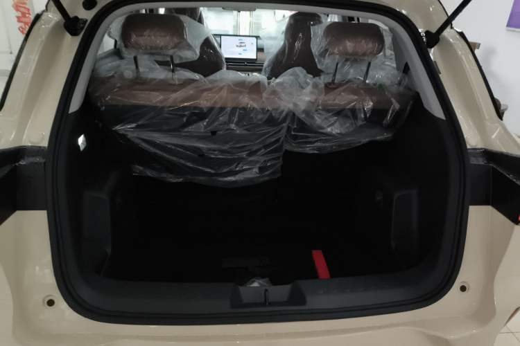 Used Wuling Bingo S 2025 Model 325km Deluxe Edition Trunk