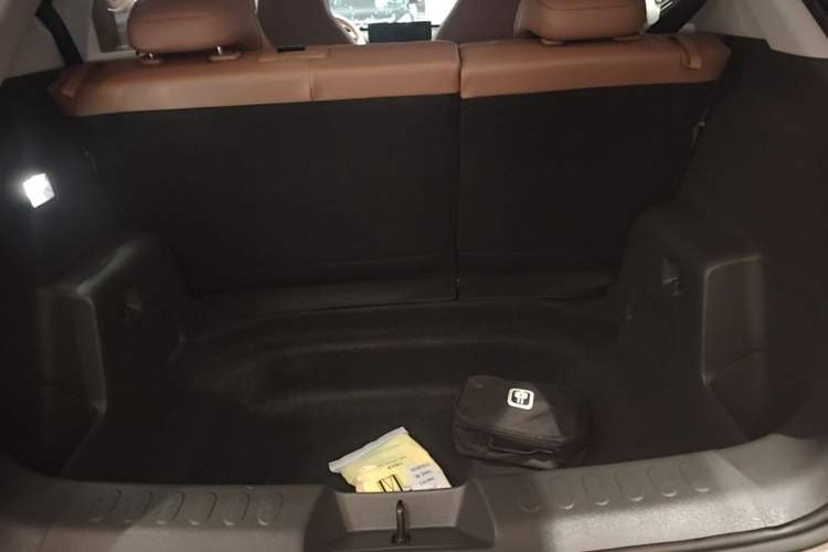 Used Wuling Bingo S 2025 Model 325km Deluxe Edition Trunk