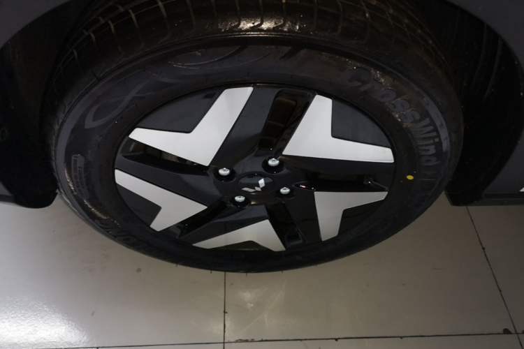 Used Wuling Bingo S 2026 Model 525km Flagship Edition Left Front Wheel Hub