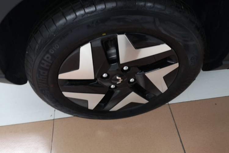 Used Wuling Bingo S 2026 Model 525km Flagship Edition Right Rear Wheel Hub