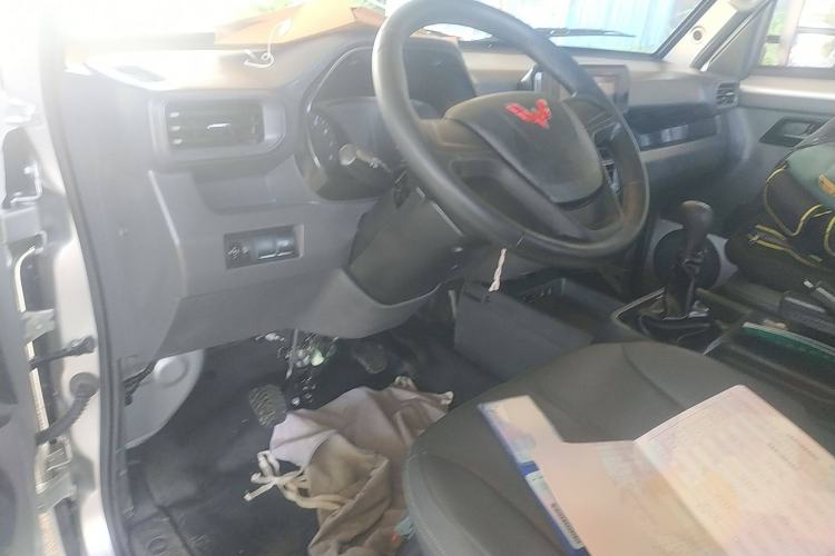 Used Wuling Dragon Truck 2023 2.0L Comfort Version Center Console