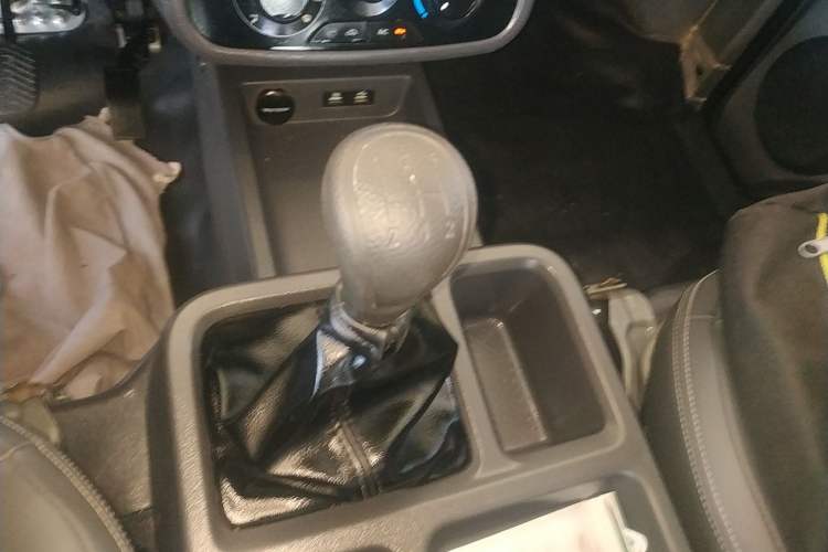 Used Wuling Dragon Truck 2023 2.0L Comfort Version Gear Lever