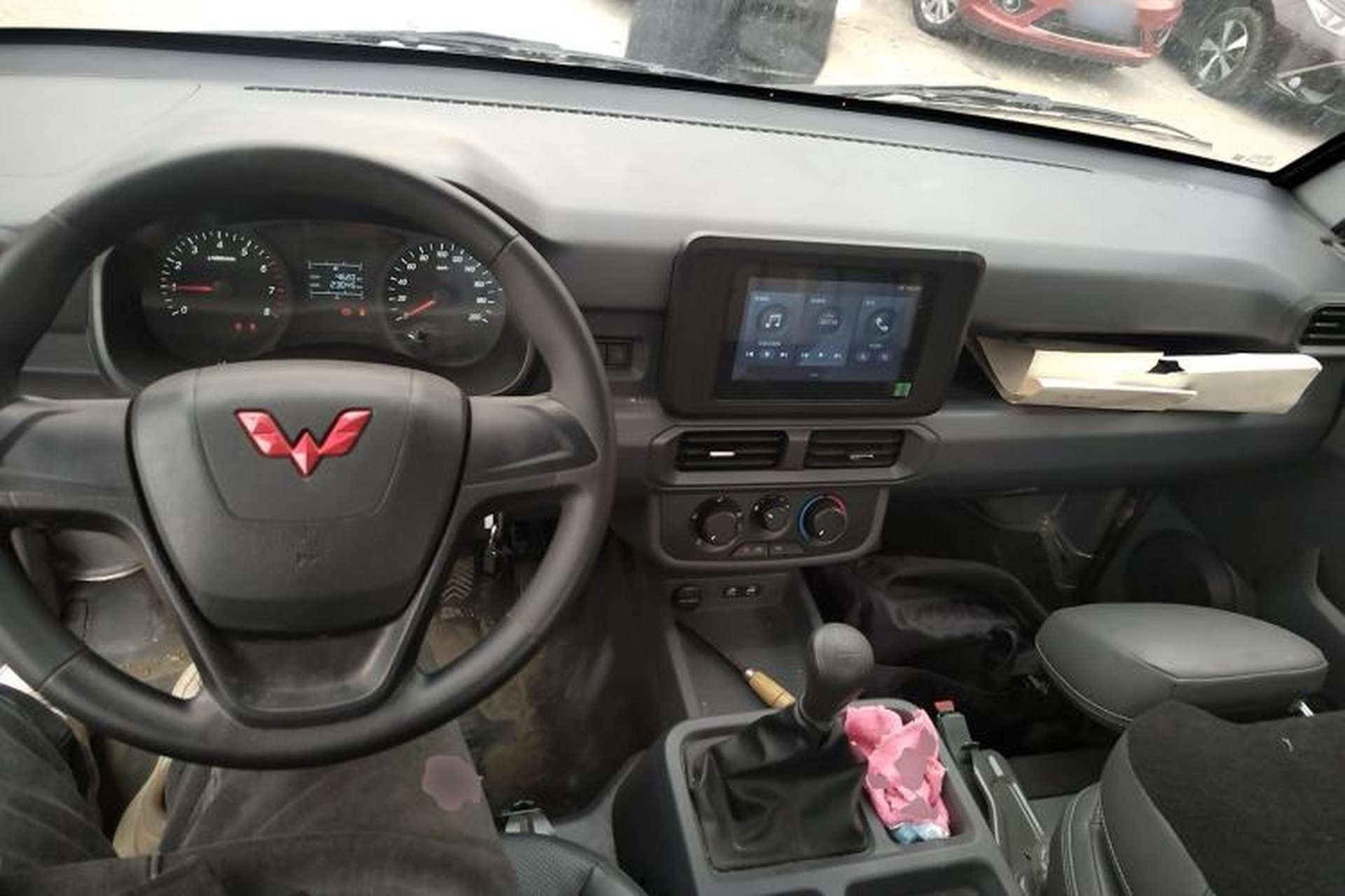 Used Wuling Dragon Truck 2023 2.0L Comfort Version Interior 2