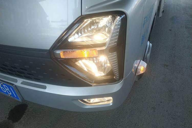 Used Wuling Dragon Truck 2023 2.0L Comfort Version Left Front Headlight