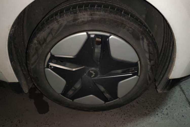 Used Wuling E5 2024 510 km Standard Version Right Front Wheel Hub