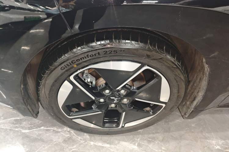 Used Wuling E5 2024 510 km Standard Version Exterior 4
