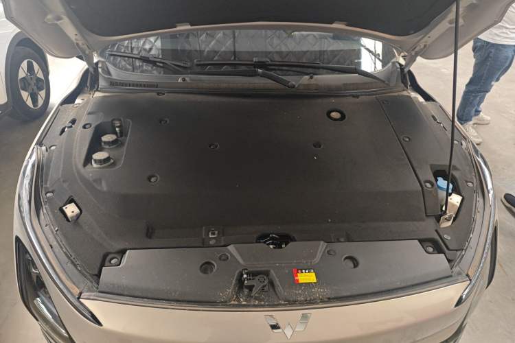 Used Wuling E5 2024 510 km Standard Version Engine Bay
